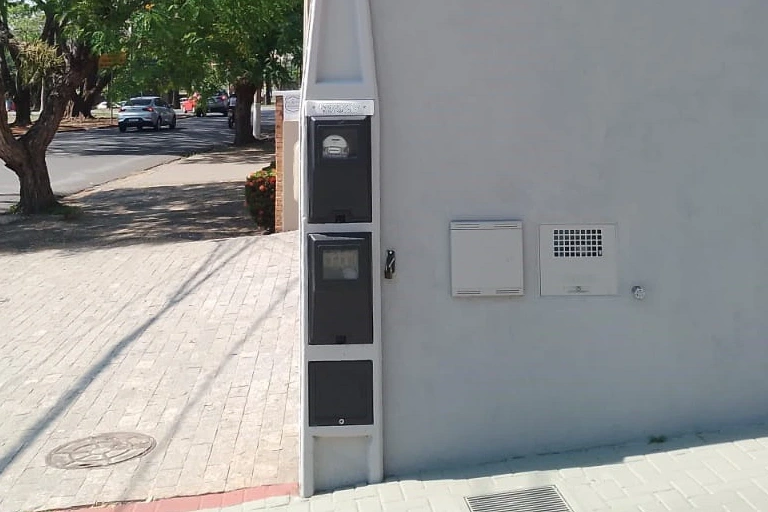 Poste padrão de concreto modelo 2 caixas em Campinas, SP.